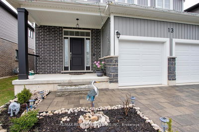 13 Sutherland Cres, Ingersoll - South image-0-3