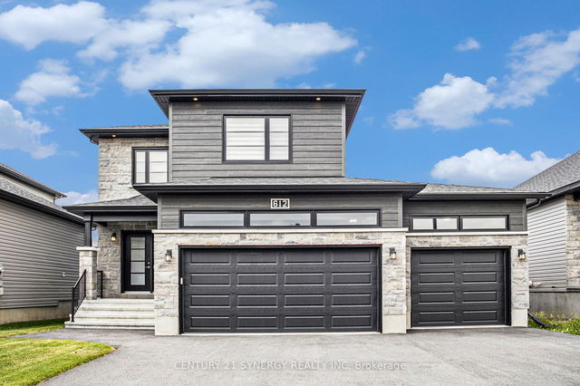 612 Geneva Crescent