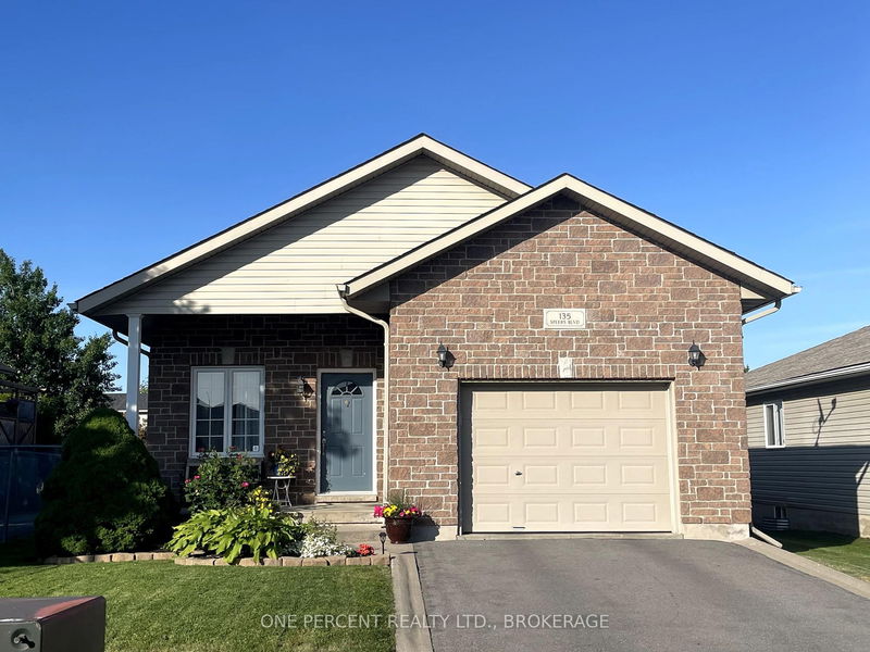 135 Speers Blvd, Loyalist - Amherstview image-0-0