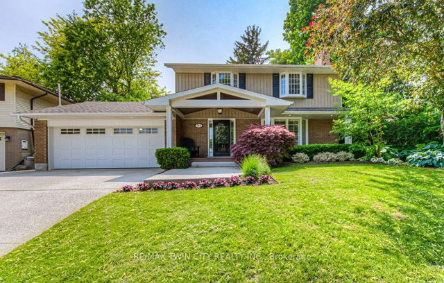 211 RIPPLEWOOD Crescent