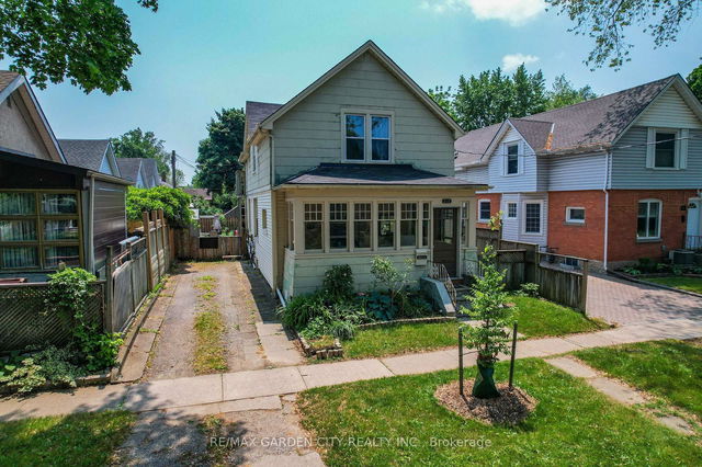 218 Russell Avenue S