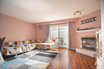 225 Willoughby Crescent — photo 4