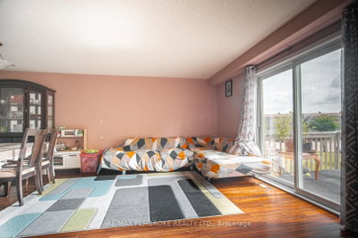225 Willoughby Crescent — photo 5
