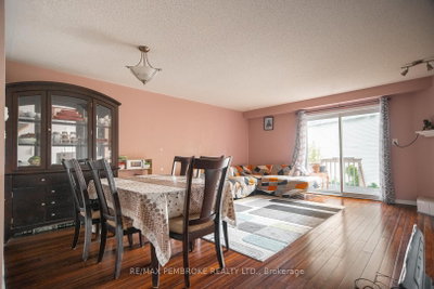 225 Willoughby Crescent — photo 6