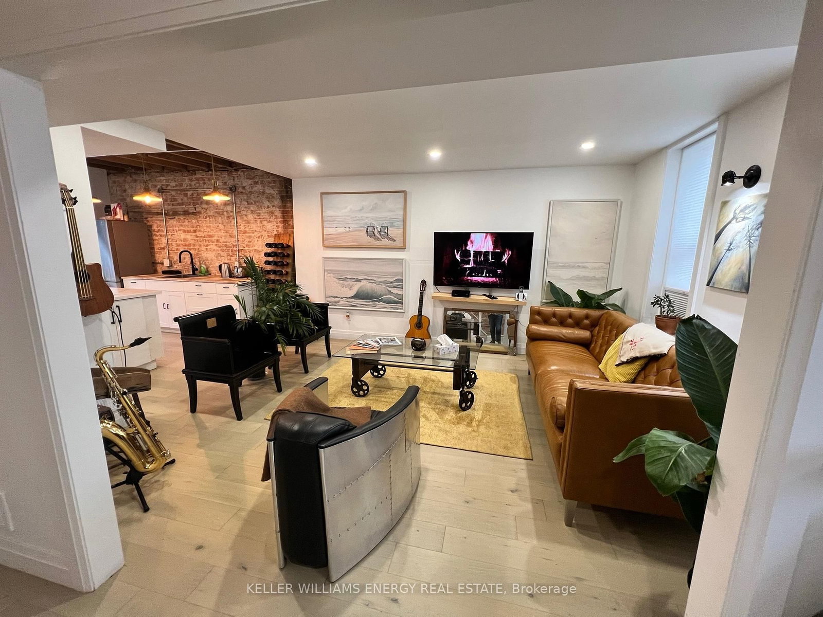 Listing Image 7