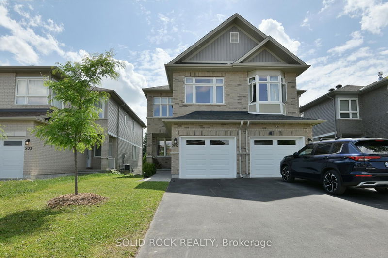 207 Bert Hall St, Arnprior - Arnprior image-0-0