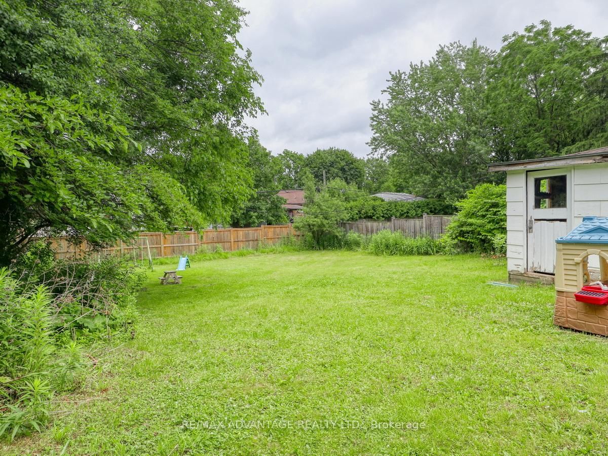 Detached House for sale at 239 Commissioners Road, London South, Ontario, N6J 1Y2 - South D - MLS: X12235263