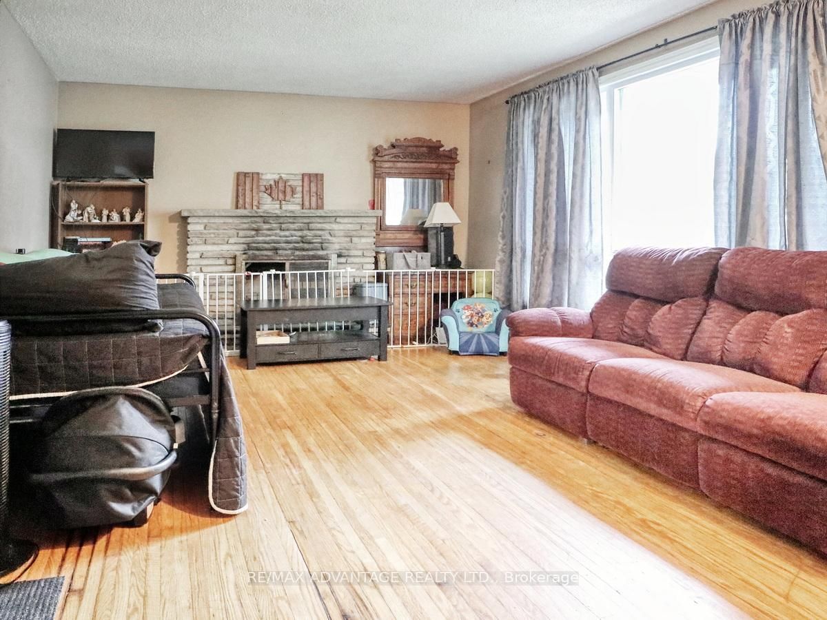 Detached House for sale at 239 Commissioners Road, London South, Ontario, N6J 1Y2 - South D - MLS: X12235263