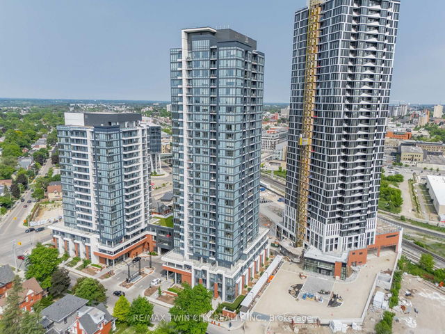 309 - 15 Wellington Street S