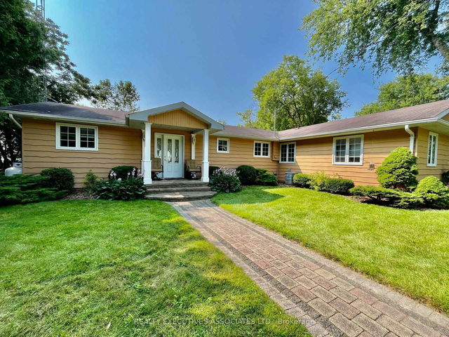 22 Lakeview Boulevard