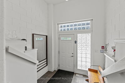 Unit 1 — 49 Ontario St, Grimsby - Grimsby East image-0-2