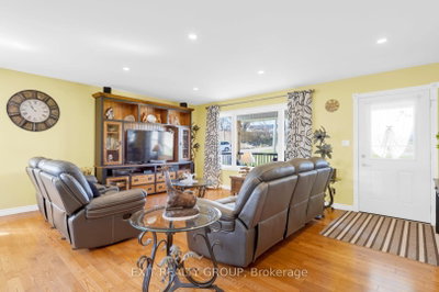 1690 Wallbridge Loyalist Road — photo 6