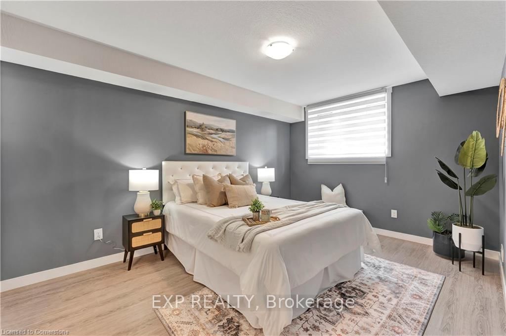 166 Rochefort Street, Unit E - Photo 16