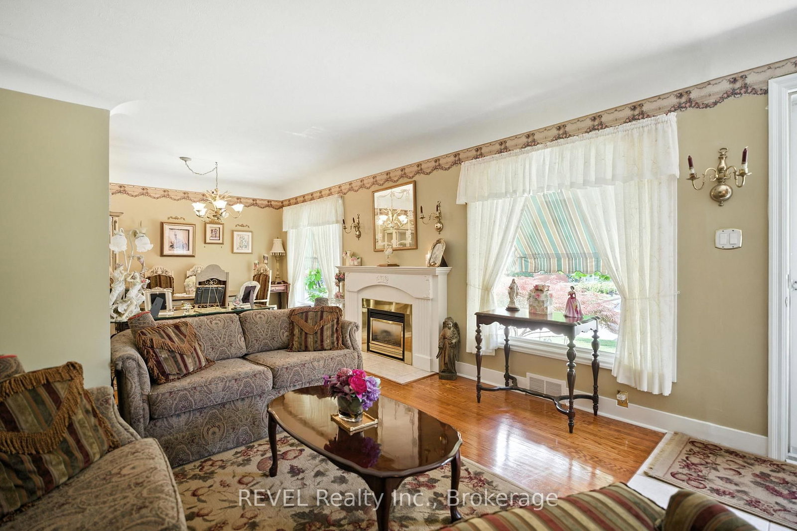Listing Image 8