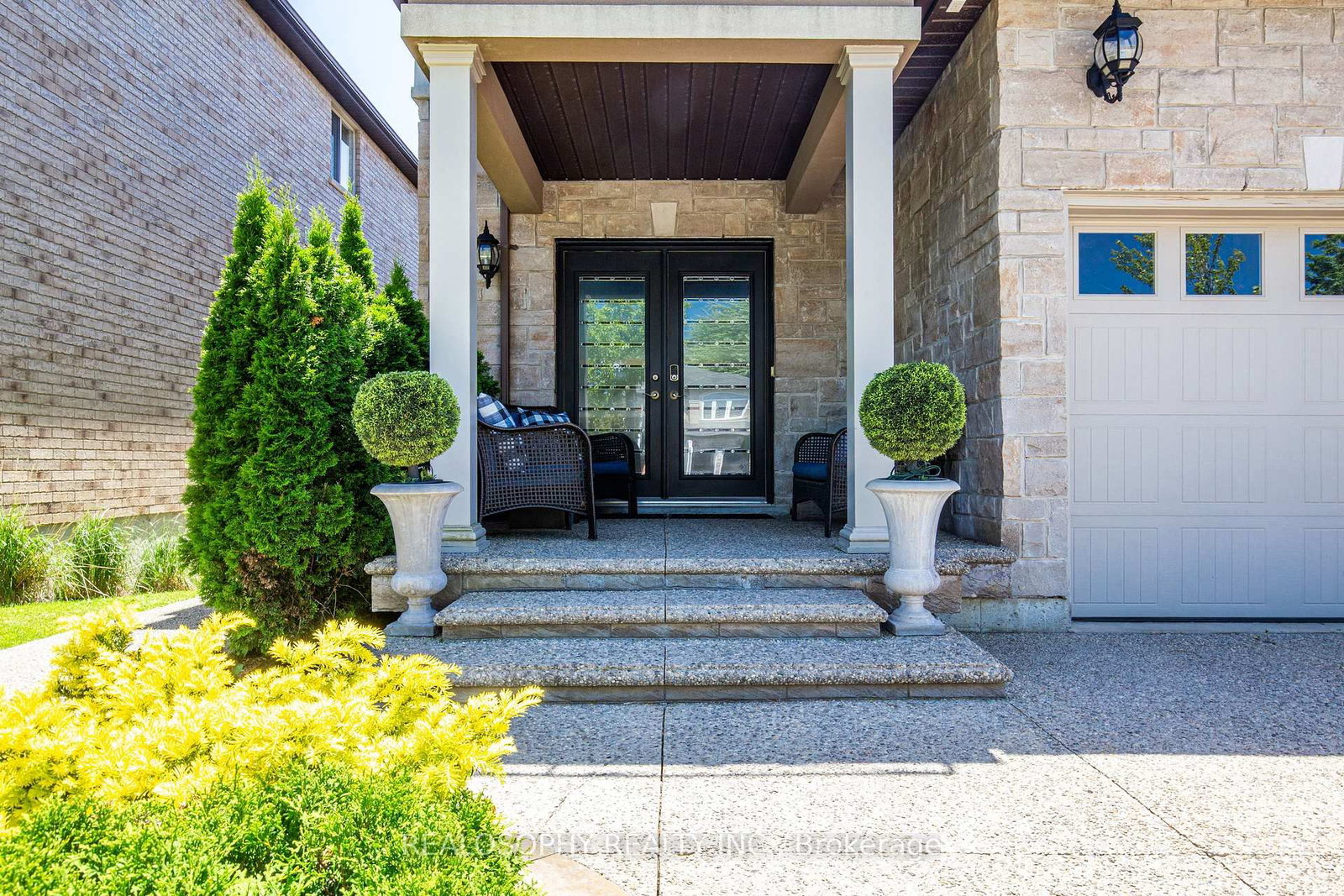 Detached House sold at 24 Mona Lisa Court, Hamilton, Ontario, L9B 0C5 - Carpenter - MLS: X12242596