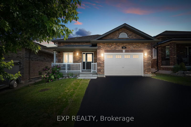 444 Florence Dr, Peterborough North - 1 North image-0-0