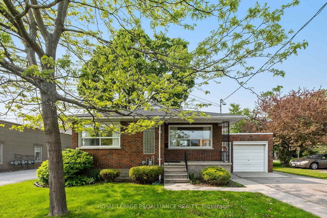 40 University Avenue W