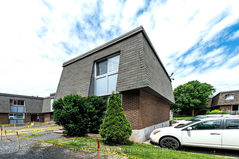 - - 3024 Fairlea Cres, Ottawa, K1V 8T7 | Image 2