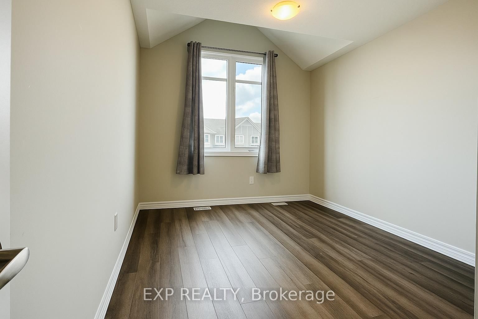 8 Saxony Street - Photo 12