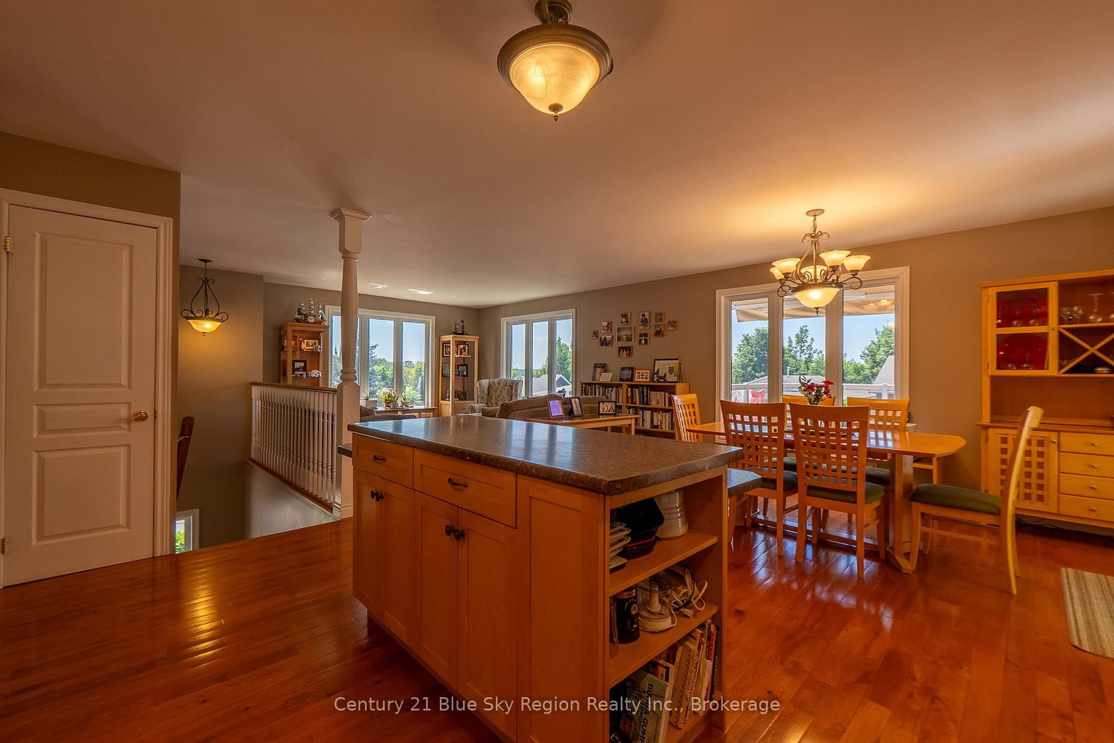 Listing Image 7
