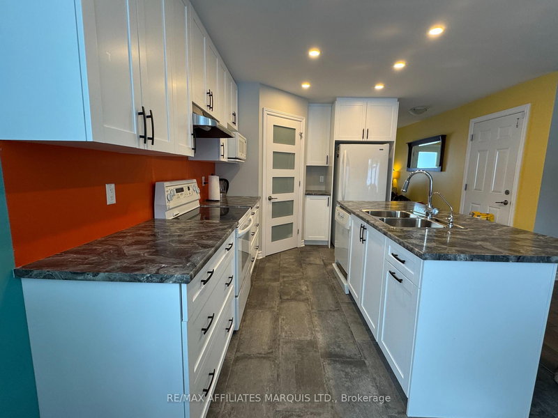 306 Belfort Cres, Cornwall, K6H 0H3 | Image 3