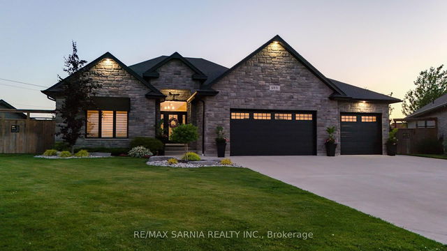 6831 Creekside Drive