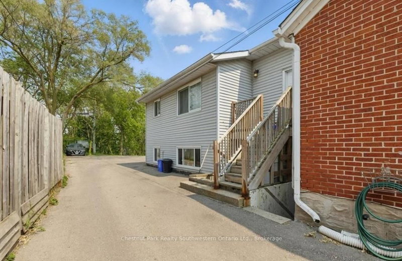 839 Stirling Ave S, Kitchener, N2M 3K4 | Image 3