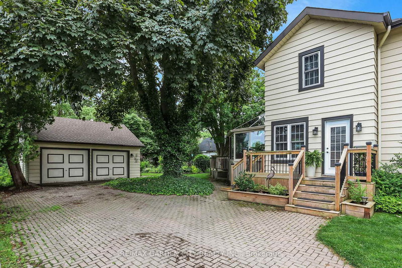 10 Maple Ave, Grimsby, L3M 3B6 | Image 2