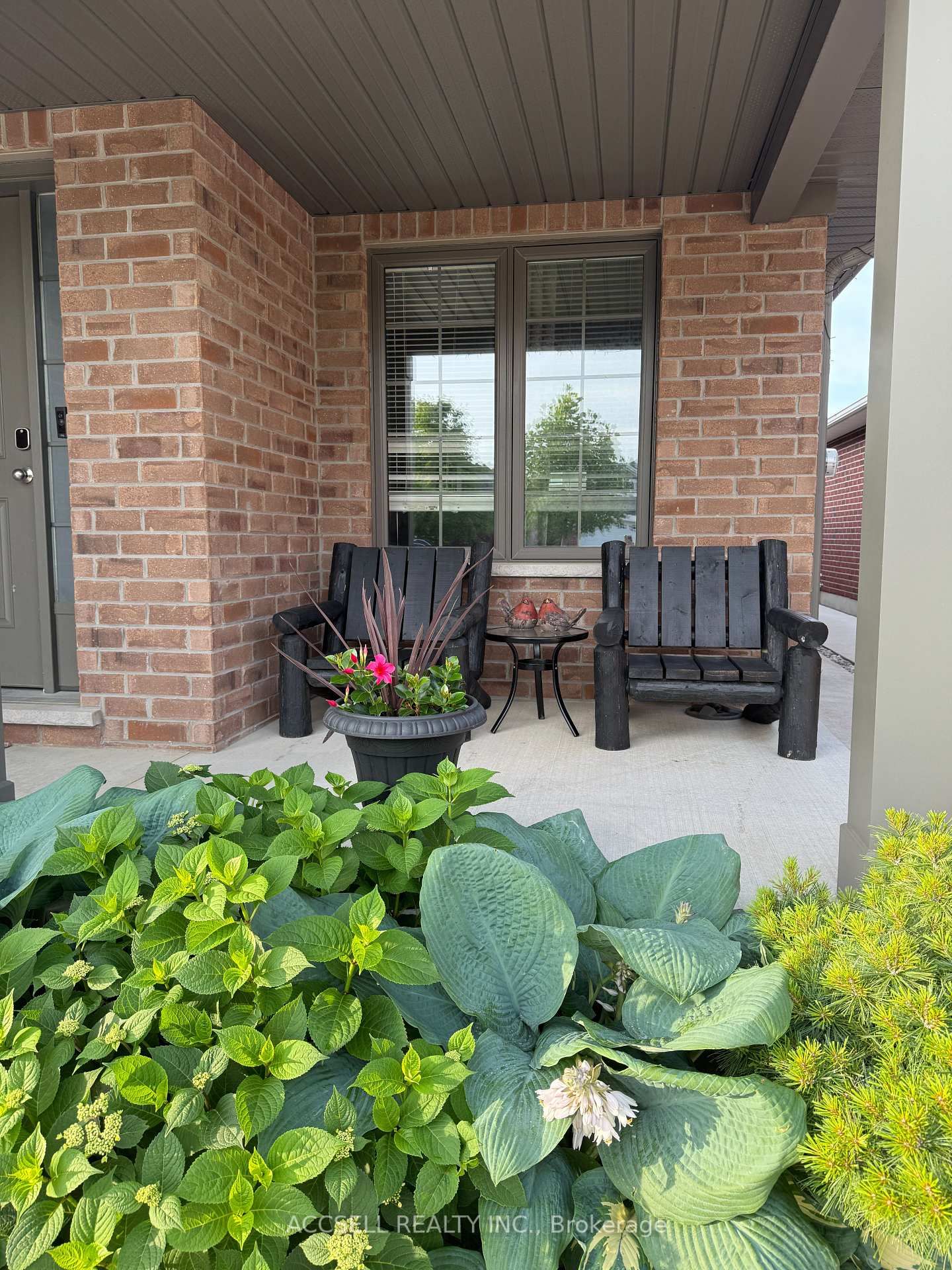 Listing Image 11