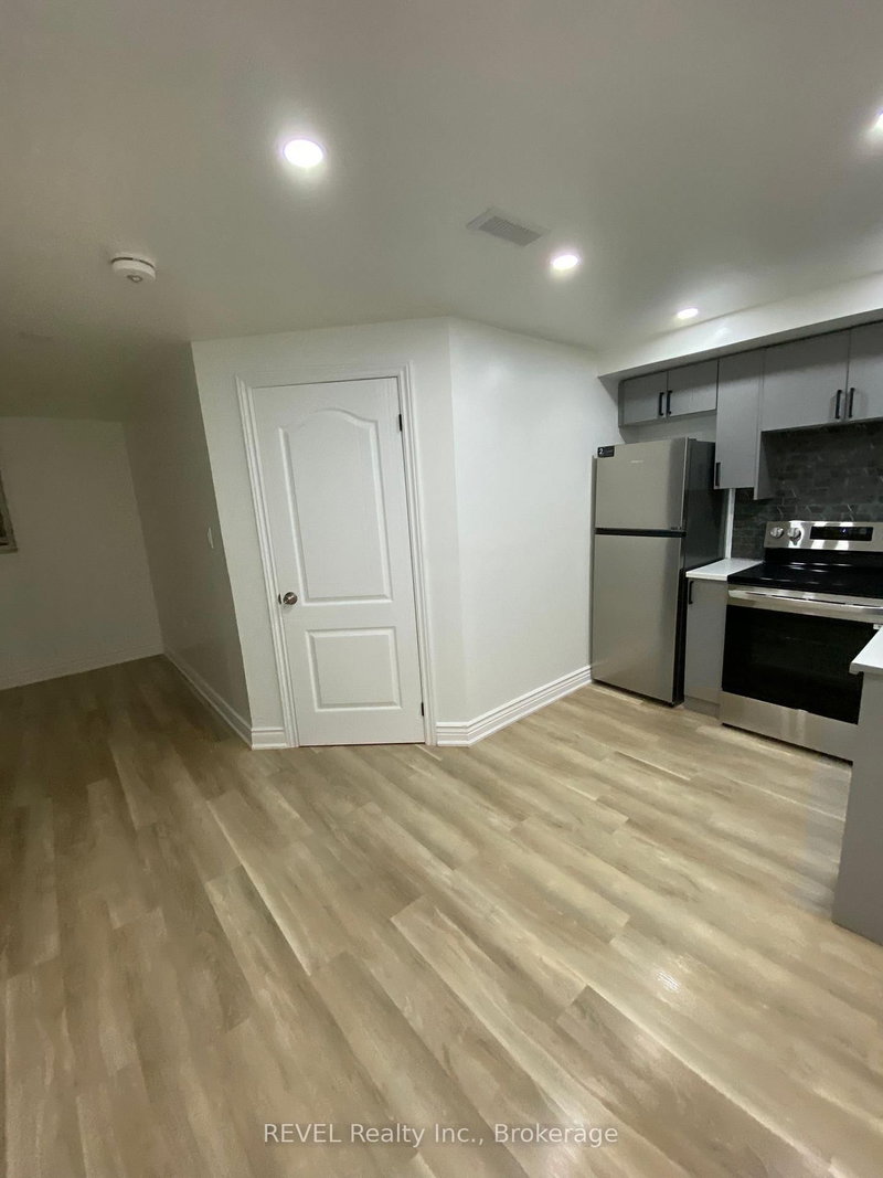 LOWER - 199 PORT Cres, Welland, L3B 0N2 | Image 3