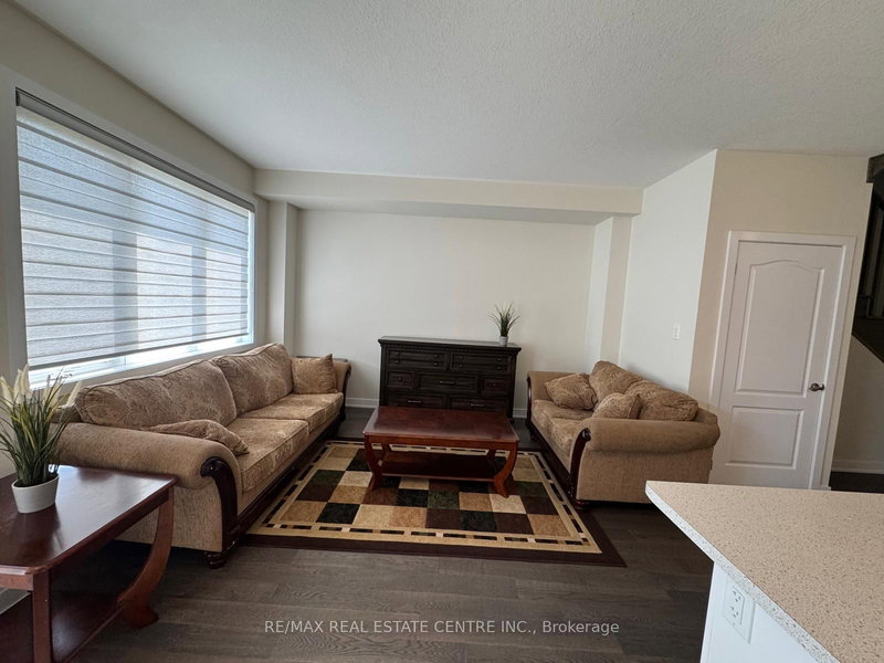 47 Rowlock St S, Welland, L3B 0M7 | Image 2