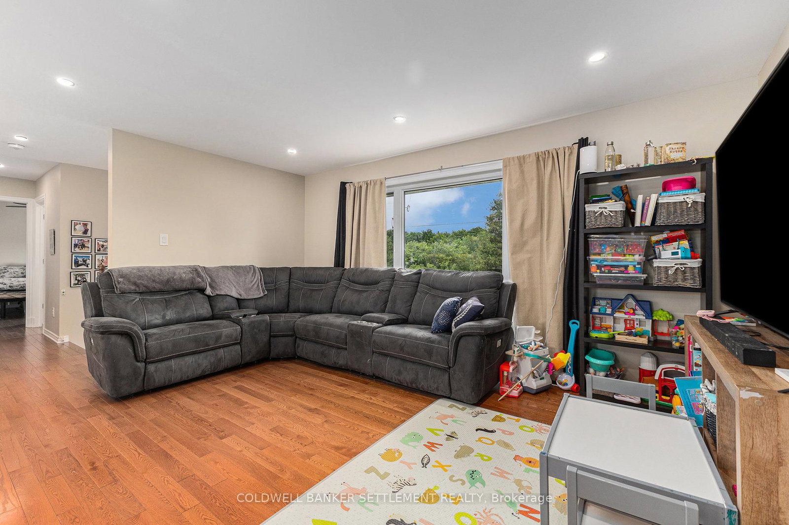 Listing Image 7