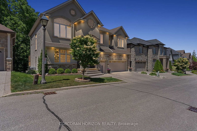 8 - 258 Edgewater Cres, Kitchener, N2A 4M2 | Image 2