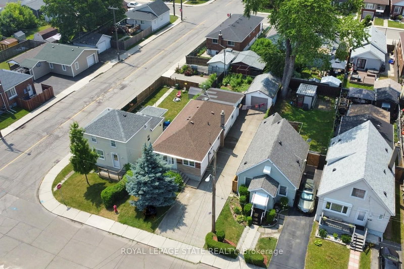 205 Ivon Ave, Hamilton, L8H 5S9 | Image 2