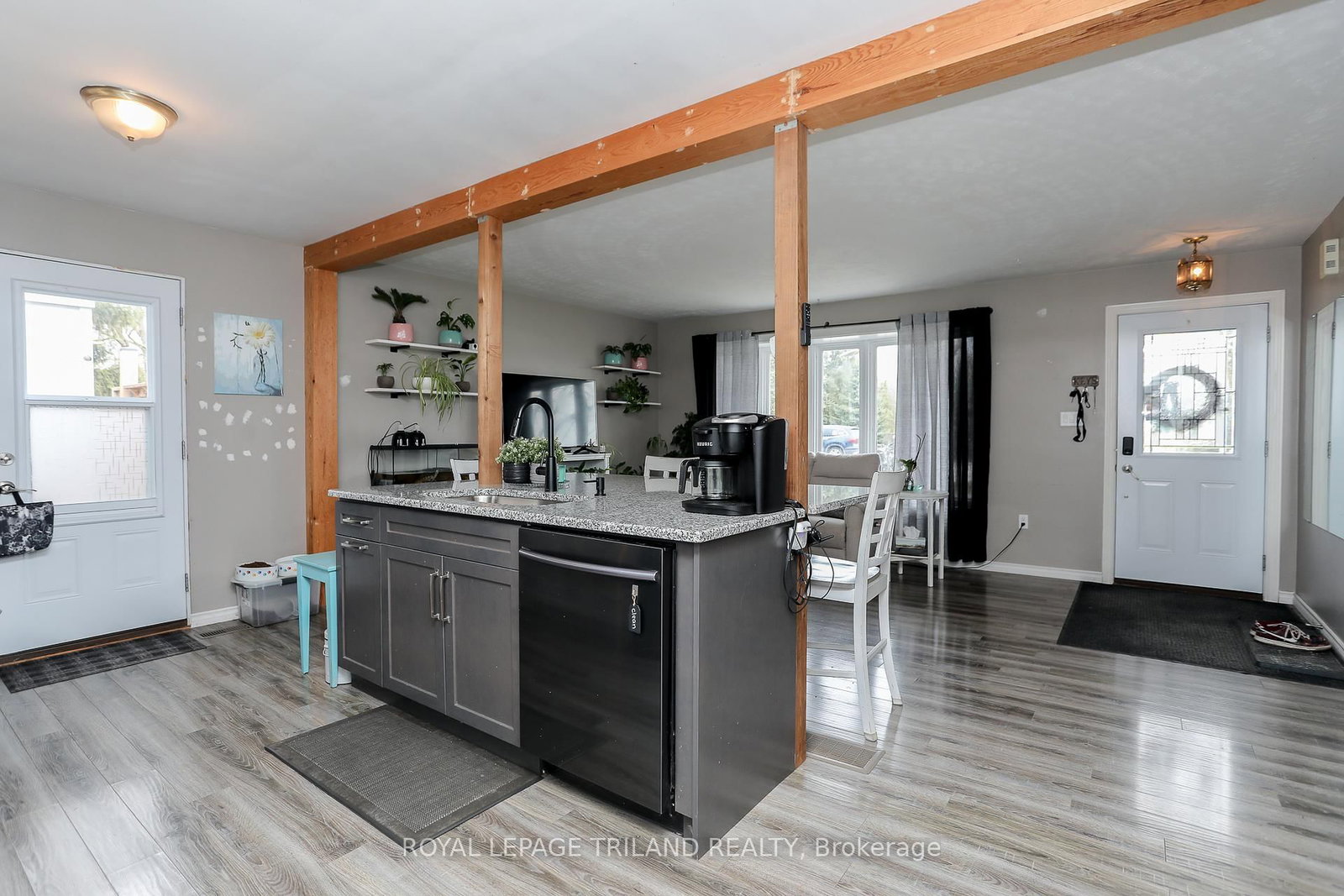 Listing Image 11