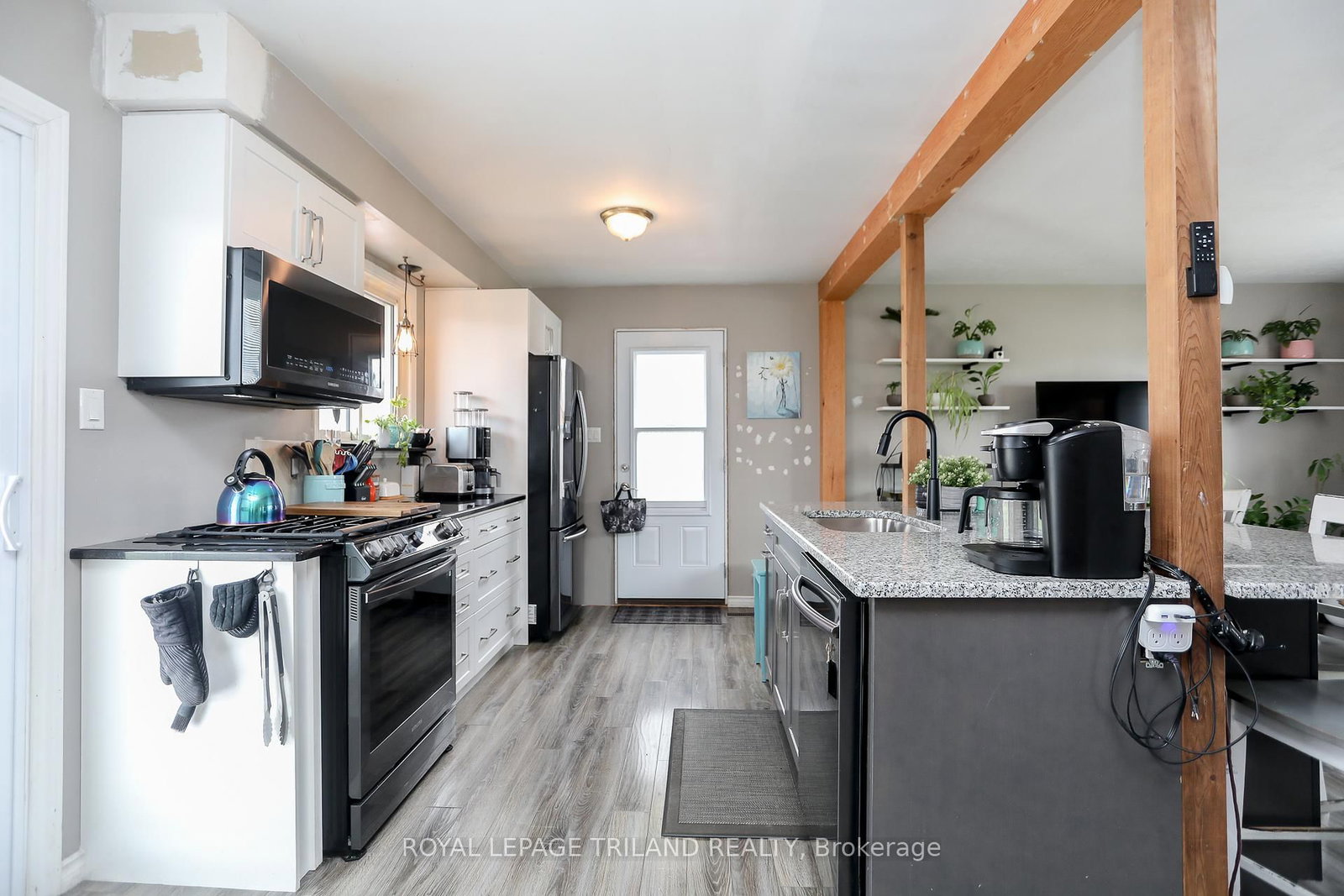 Listing Image 12
