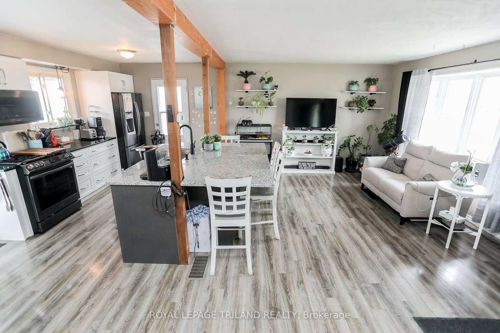 Listing Image 9