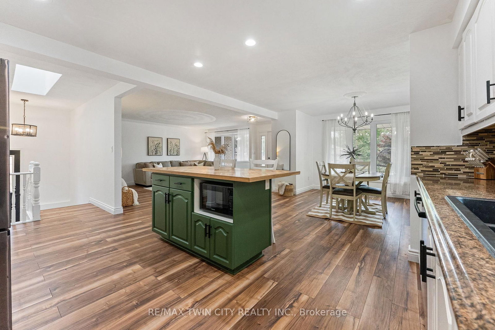 Listing Image 14