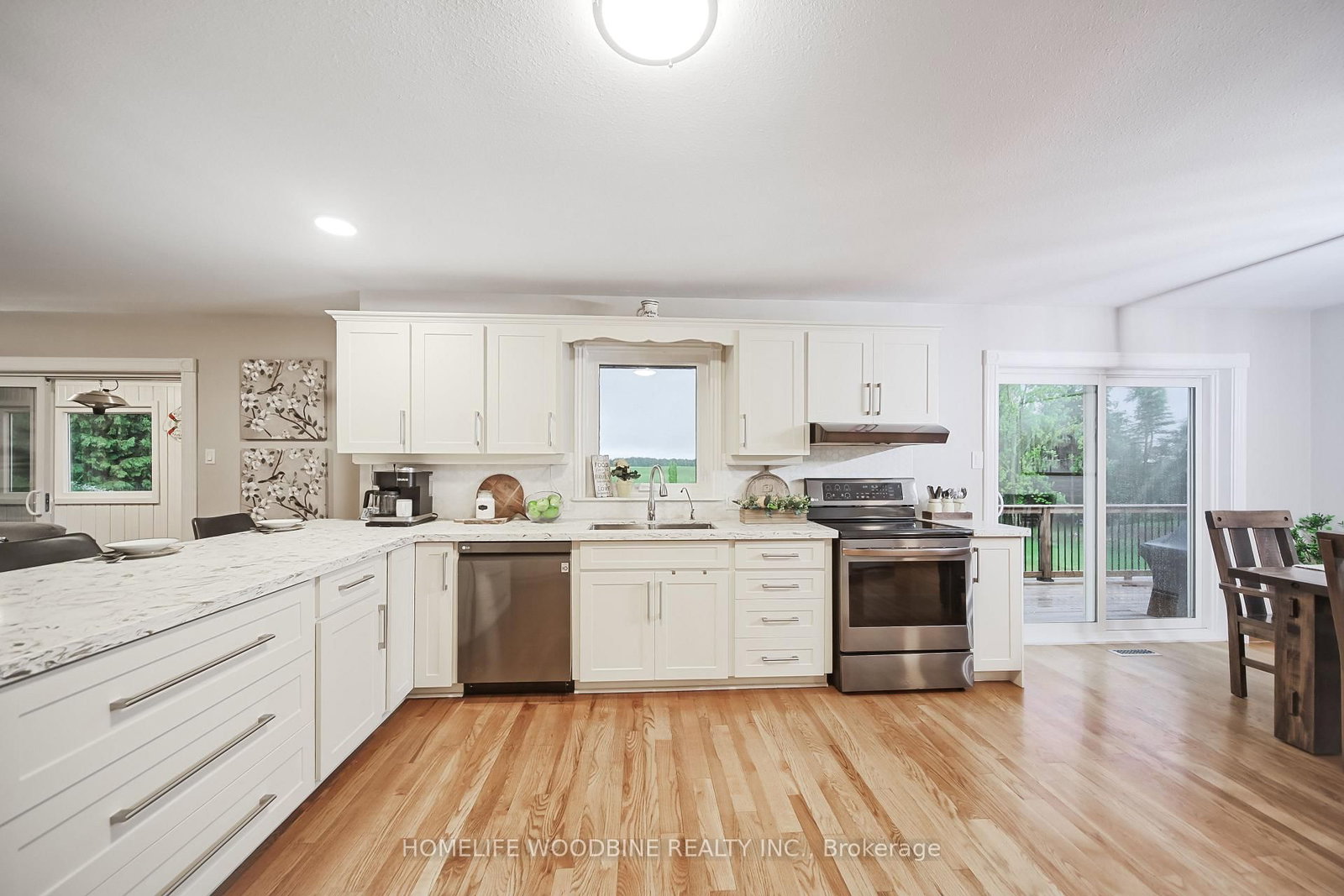 Listing Image 19