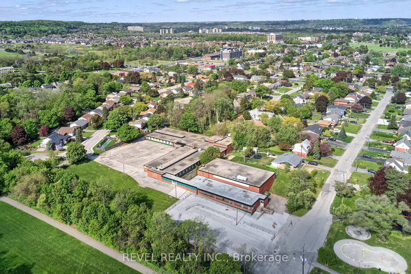 45 Randall Ave, Hamilton, L8G 2K8 | Image 2