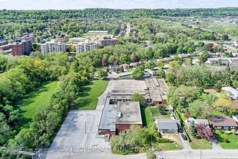 45 Randall Ave, Hamilton, L8G 2K8 | Image 3