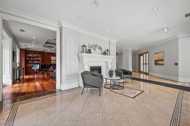 704 - 223 Erb Street W