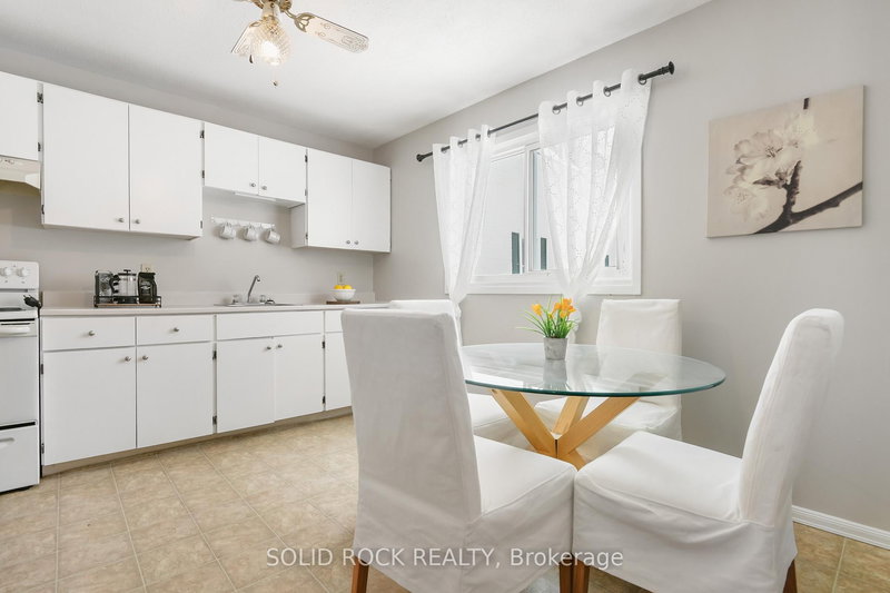 54 / 56 William Street W