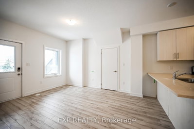 Unit 35 — 590 North Service Road — more photos