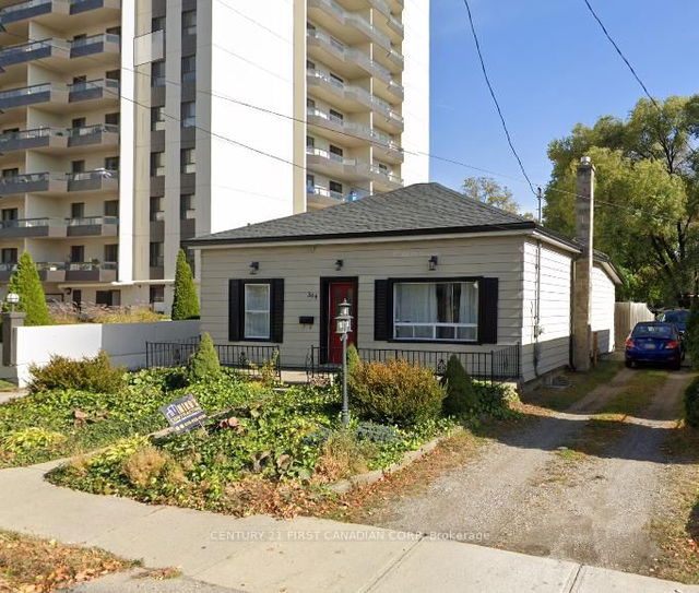 Lower Unit - 344 Burwell Street E