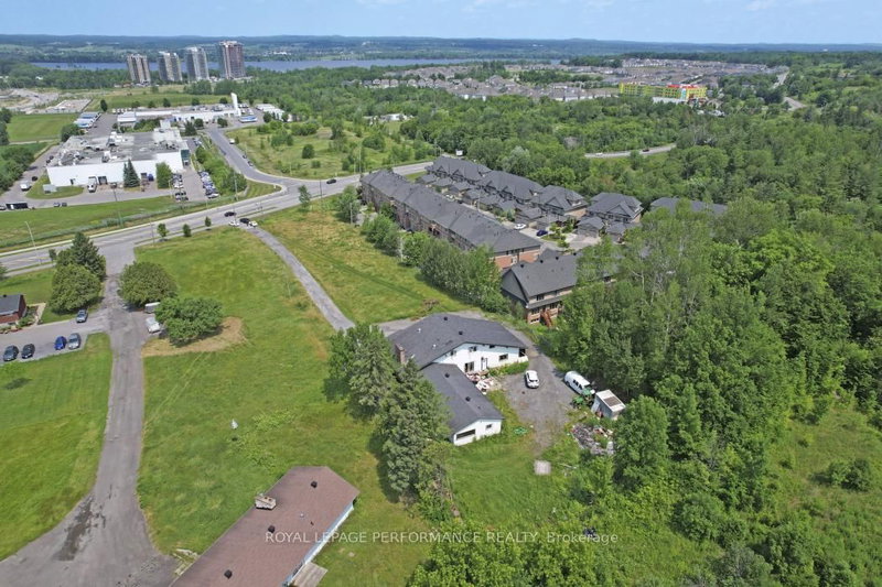 1016 Old Montreal Rd, Ottawa, K4A 3N2 | Image 2