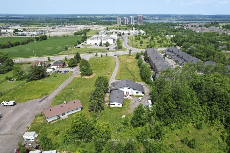 1016 Old Montreal Rd, Ottawa, K4A 3N2 | Image 3