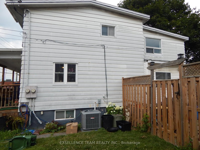 107-109 Cumberland St E, Cornwall, K6J 4H4 | Image 3