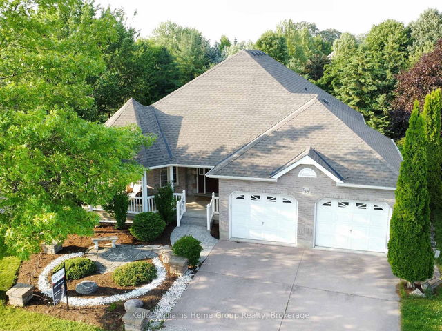 38 Oakridge Crescent