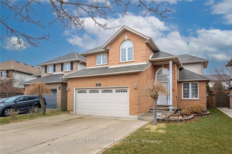 42 Hillgarden Dr, Hamilton, L8J 3R3 | Image 3